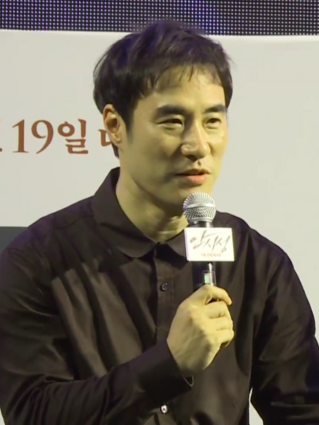ملف:Bae Sung-woo 310818.png