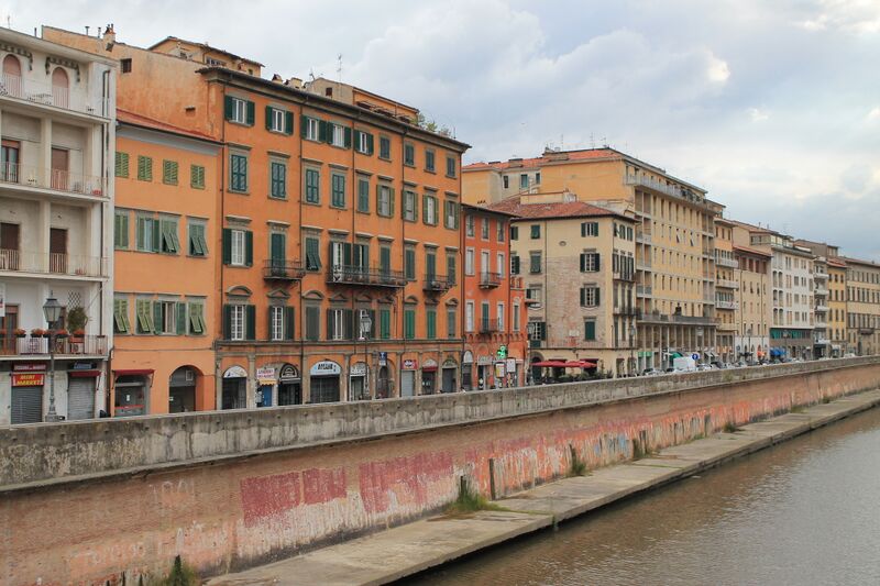 ملف:Buildings in Pisa 08.jpg