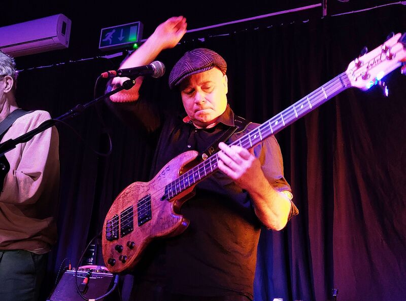 ملف:Chris Bostock live.jpg