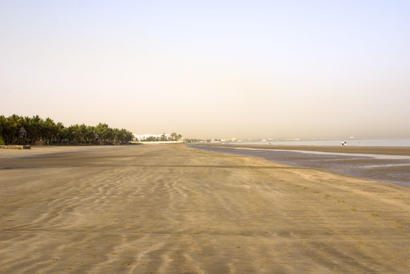 ملف:Qurum Beach, Muscat (20130331-DSC04117).jpg