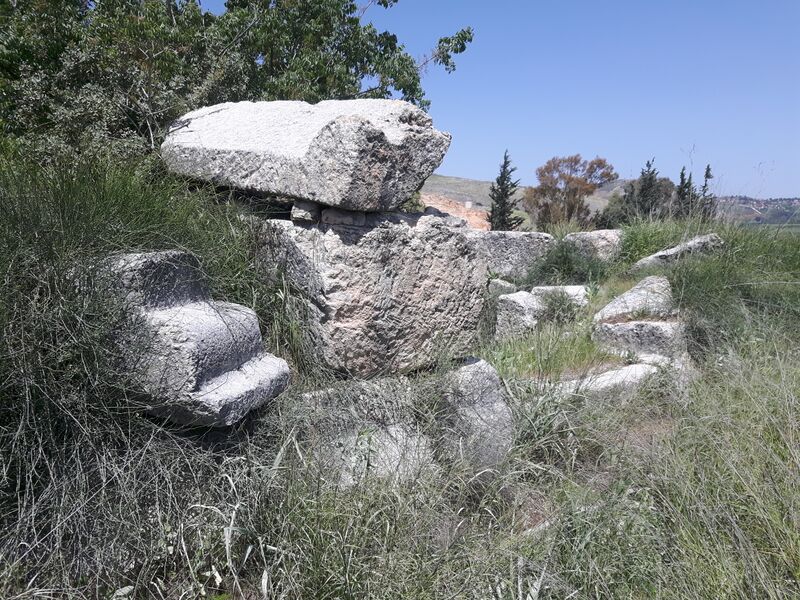 ملف:The Kfar Giladi mausoleum.jpg