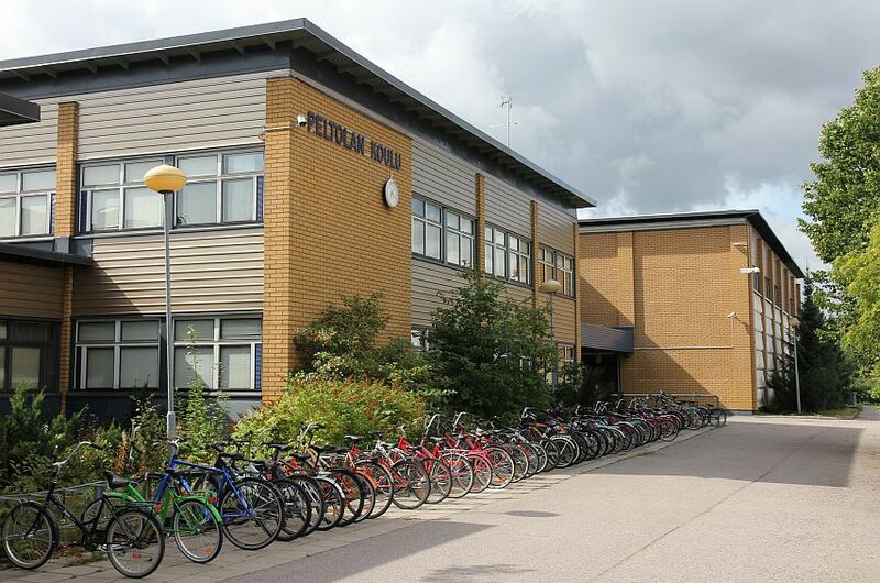 ملف:Vantaa Peltolan koulu1.jpg