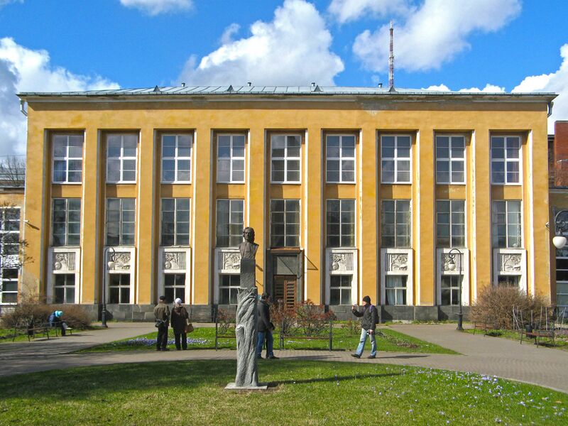 ملف:Ботсад СПб, музей02.jpg