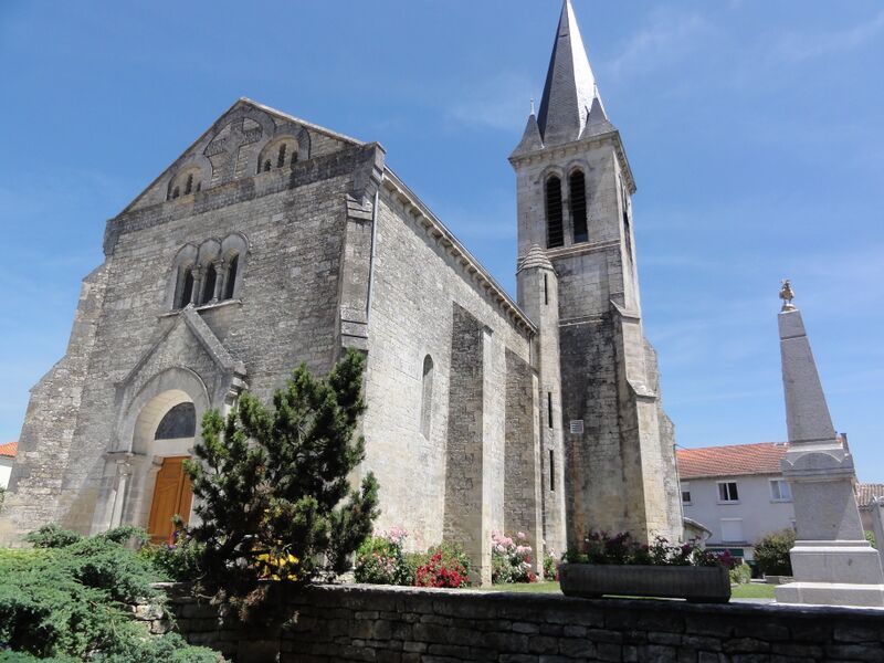 ملف:Brioux-sur-Boutonne (Deux-Sèvres) église, extérieur.JPG