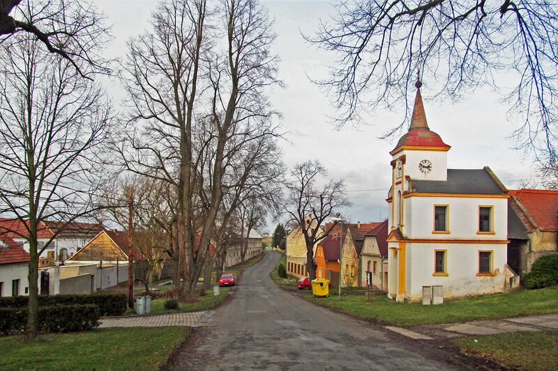 ملف:Dubčany náves.JPG