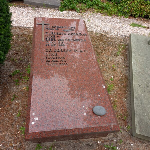 ملف:Grab Joseph Luns.jpg