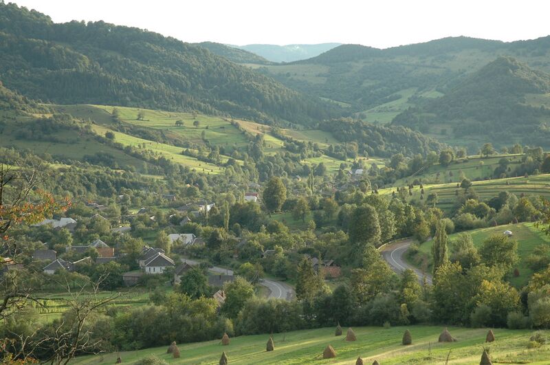 ملف:Uzhok Panoramic View.jpg