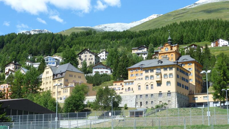 ملف:Zuoz Lyceum Alpinum.jpg