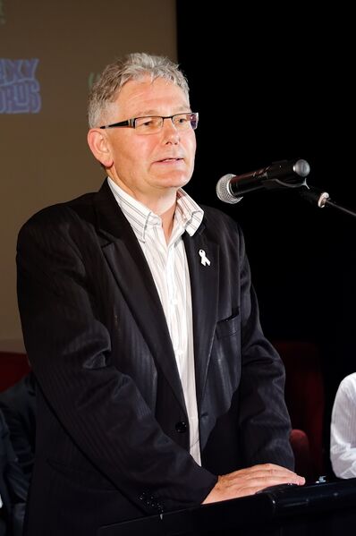 ملف:Brendon Burns 2010.jpg