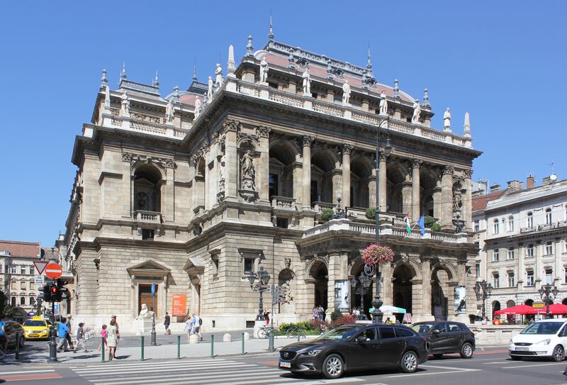 ملف:Budapest Opera 1.jpg