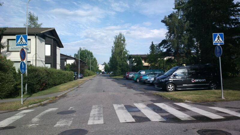 ملف:Hakametsä, Riihipellonkatu.jpg