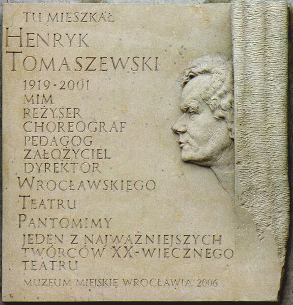 ملف:Henryk Tomaszewski-tablica.JPG
