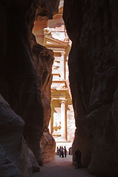 ملف:Petra First Glimpse.jpg