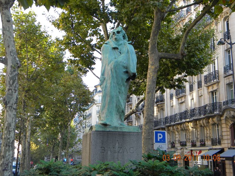 ملف:Statue of BALZAC, made by RODIN, Paris.jpg