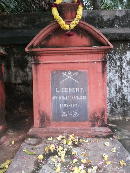 ملف:Tomb of Louis-Charles-Auguste Hébert.jpg