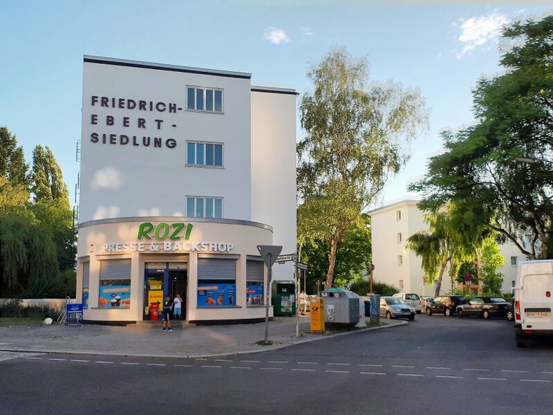 ملف:Wedding Afrikanische Straße Friedrich-Ebert-Siedlung.jpg