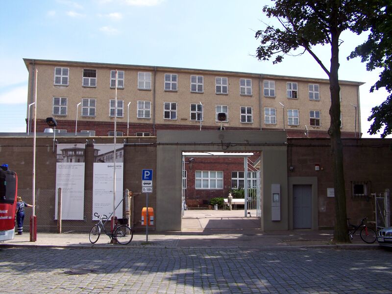 ملف:Hohenschönhausen Gedenkstätte 01.jpg