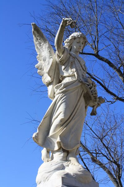 ملف:Oak Angel Monument.JPG