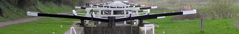 ملف:Devizes banner Canal Locks.jpg