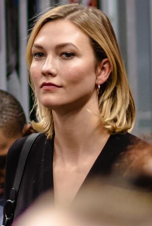 Karlie Kloss (47541292642) (cropped) (cropped).jpg