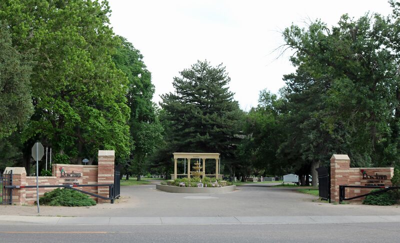 ملف:Roselawn Cemetery.JPG