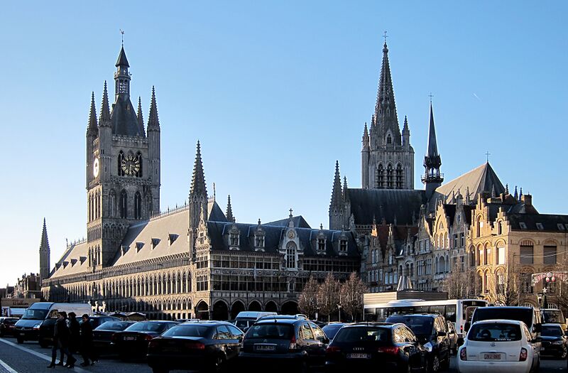 ملف:Ypres grand place.JPG