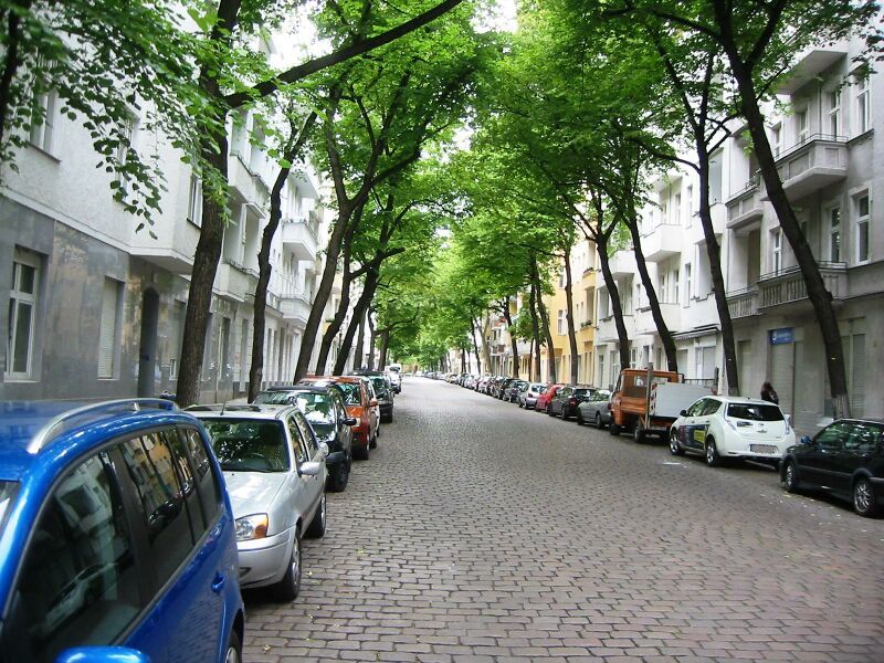 ملف:Berlin-Neukölln Ilsestraße Juni 2012.jpg