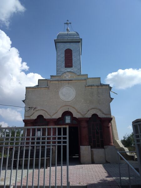 ملف:Biserica din Ciocanesti 01.jpg