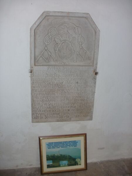 ملف:Glauinich tomb.jpg