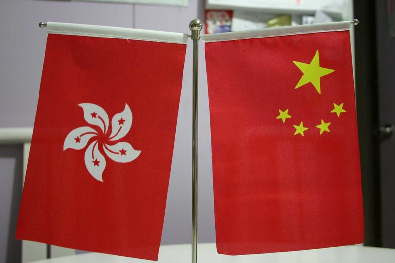 ملف:HKSAR PRC table flags.jpg