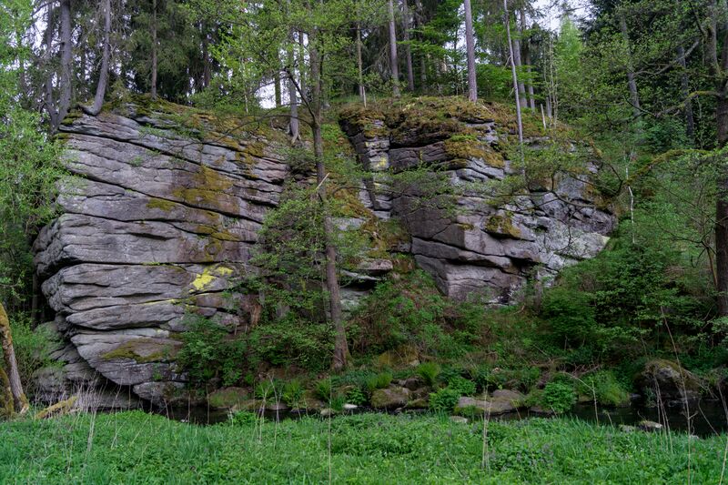 ملف:Hirschsprungfelsen im Egertal.jpg