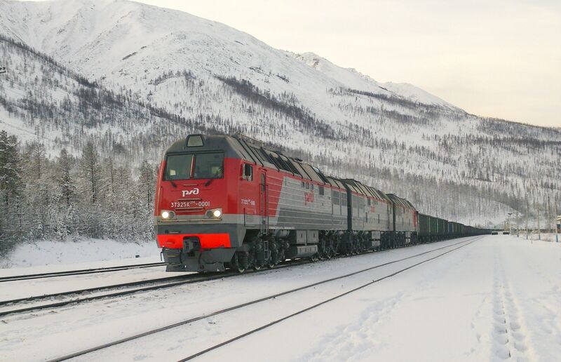 ملف:3TE25K2M-0001 with train.jpg