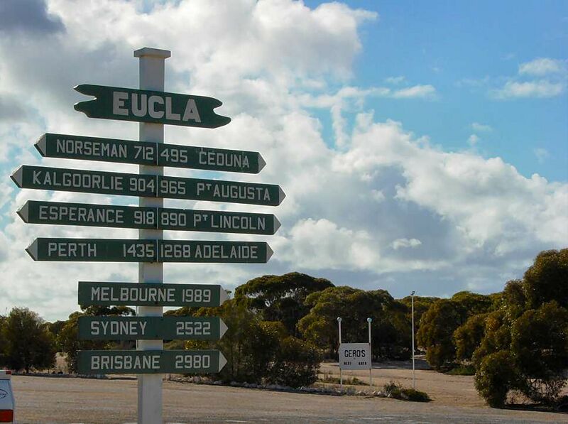 ملف:Eucla Road Sign DSC04559.JPG