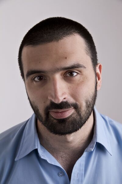 ملف:Ali Esbati 2.jpg