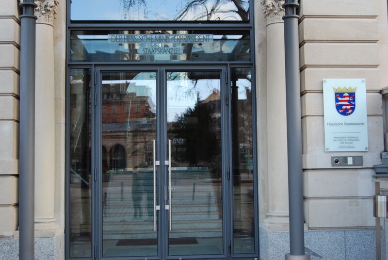 ملف:Hessische Staatskanzlei.JPG