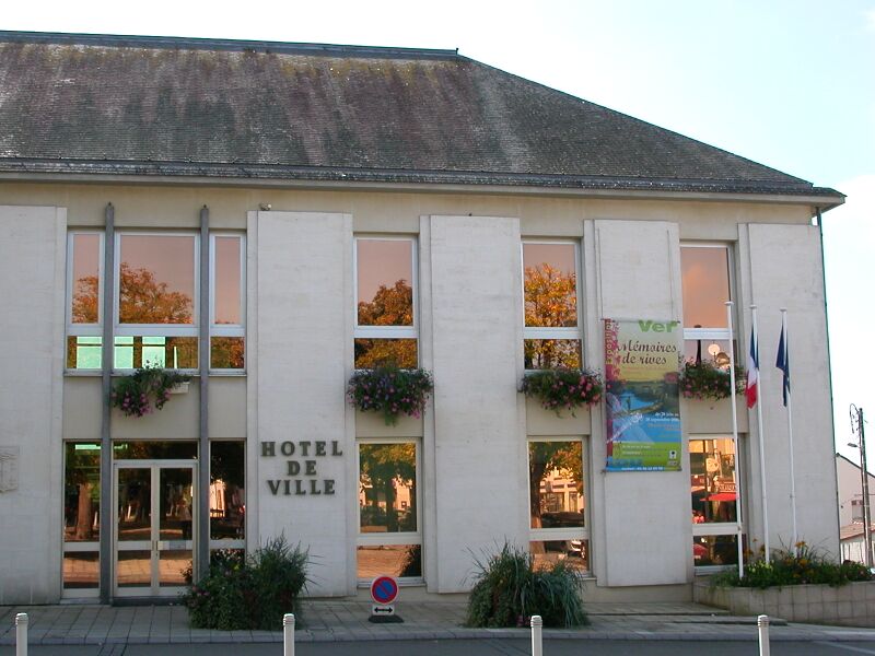 ملف:Vertou mairie.JPG