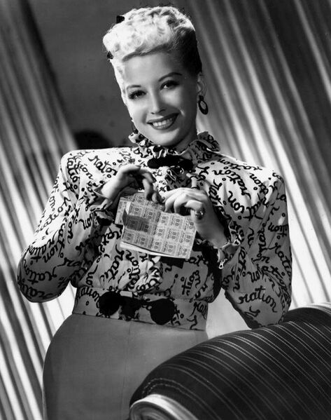 ملف:Helen Forrest 1945.JPG