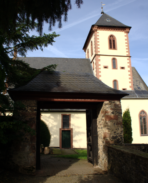 ملف:Hitzkirchen Kefenrod Kirche.png