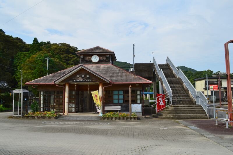 ملف:Kannoura Station, ekisha.jpg