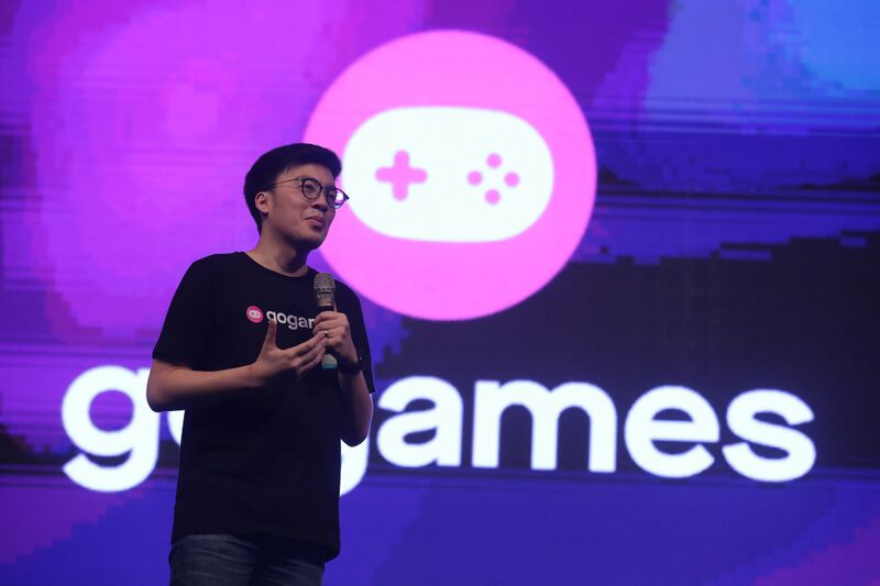 ملف:Kevin at GoGames Launch.jpg
