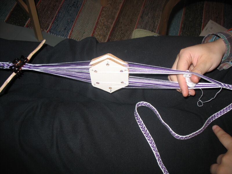 ملف:Lautanauha weaving.jpg
