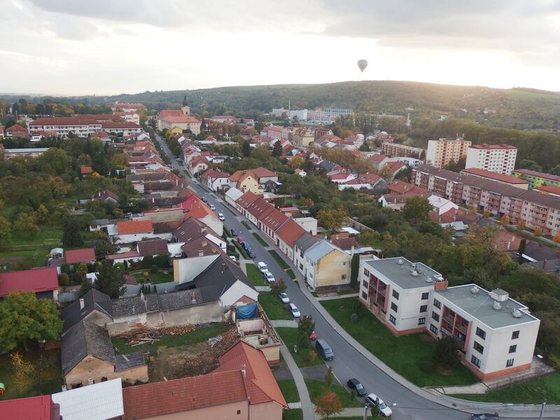 ملف:Napajedla, Komenského, letecký pohled.jpg
