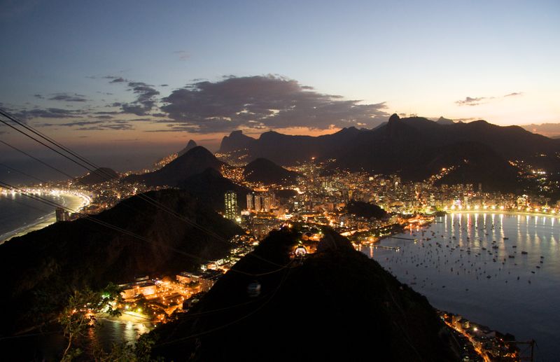 ملف:Rio de Janeiro night.jpg