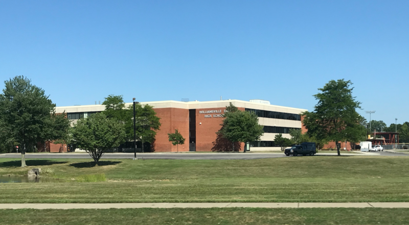 ملف:Williamsville East High School.png