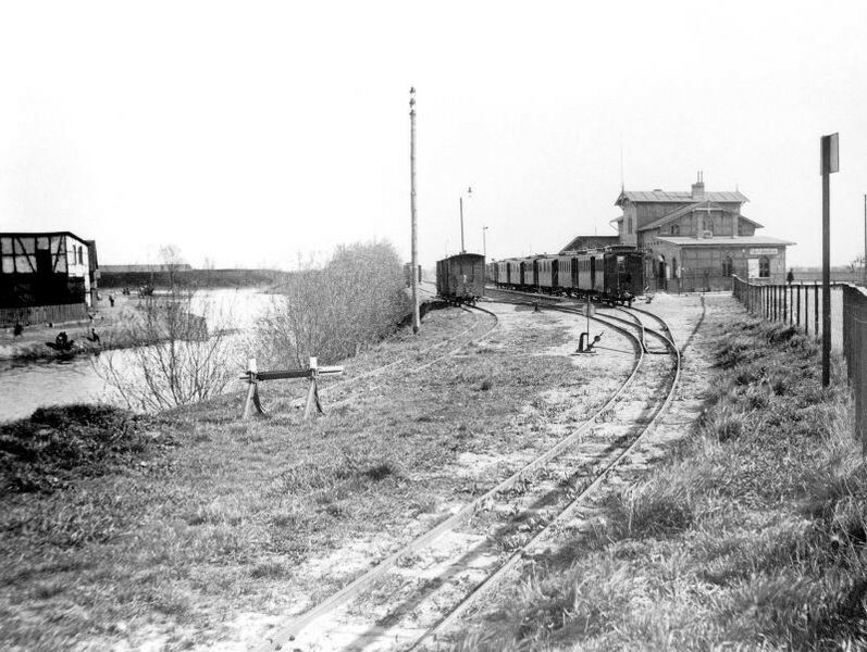 ملف:Kleinbahn-Bahnhof Danzig.jpg