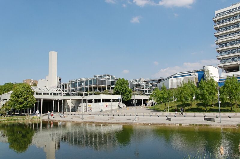 ملف:Stuttgart Uni 2011-by-RaBoe-18.jpg