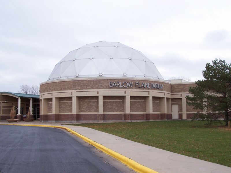 ملف:UWFoxValleyBarlowPlanetarium.jpg