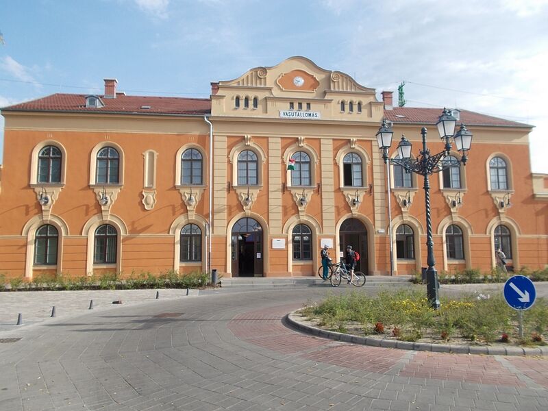 ملف:Vác railway station. S.JPG