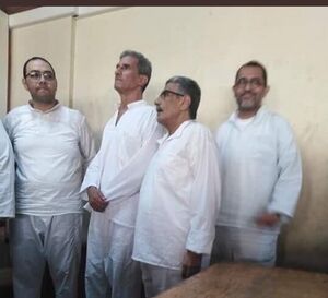 يحيى القزاز (الثاني من اليمين) خلال توقيفه بين 2018 و 2019