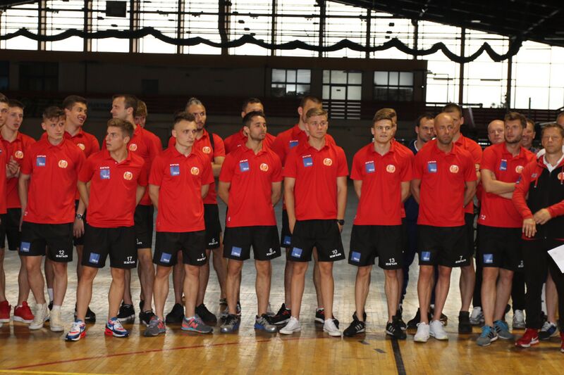 ملف:Drużyna Znicza Pruszków bankiet.jpg